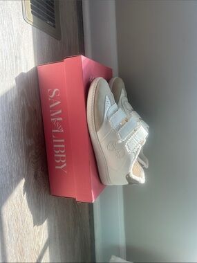 Sam & Libby White and Tan Women’s Velcro sneakers